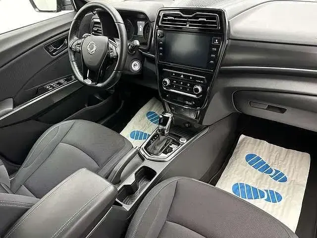 Gebraucht SsangYong Tivoli 163 PS (119 kW) 2022 Blau metallic SUV