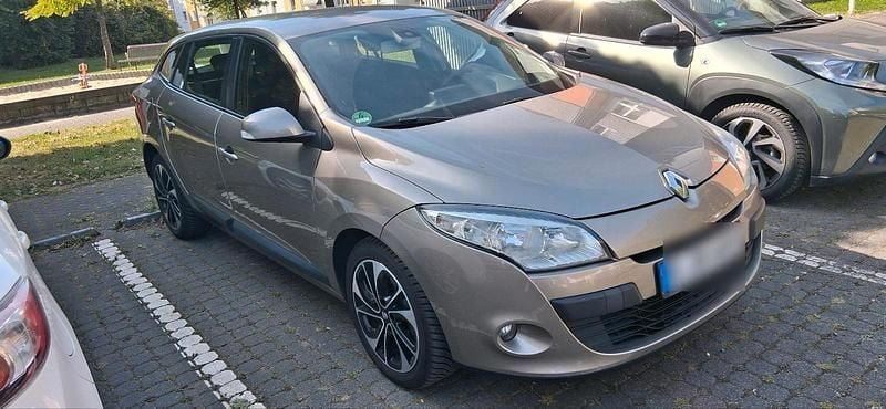 Braun Gebraucht 2011 Renault Mégane GrandTour Kombi | 4.499 € (Fairer Preis) - Bild 1/4