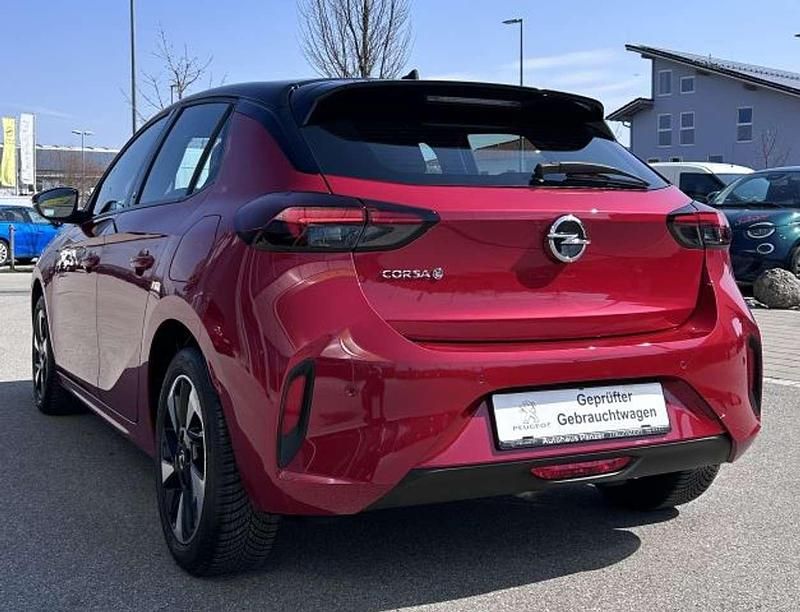 Gebraucht Opel Corsa-e 100 kW (136 PS) 2023 Kardio rot metallic Kleinwagen