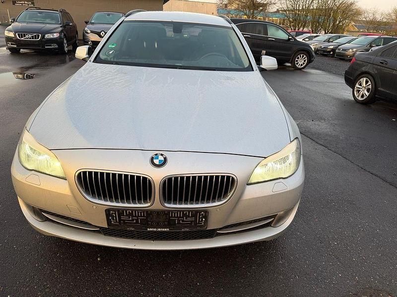 Gebraucht BMW 530 258 PS (189 kW) 2013 Silber Kombi