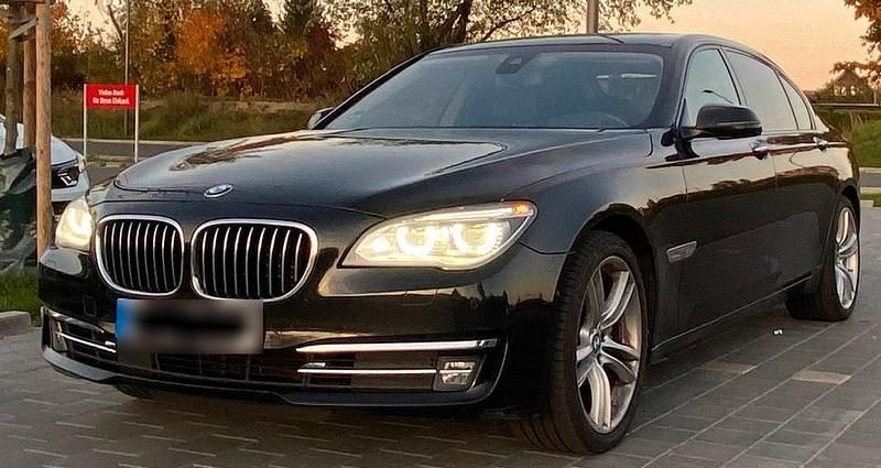 Gebraucht BMW 750L 449 PS (330 kW) 2015 Schwarz Limousine