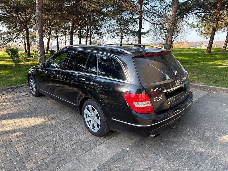 Gebraucht Mercedes C250 Elegance 204 PS (150 kW) 2011 Schwarz Kombi