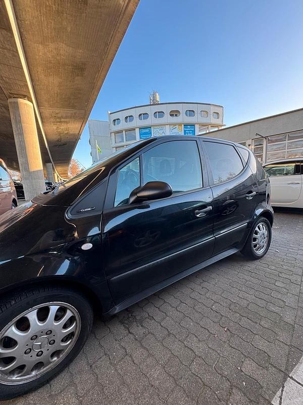 Schwarz Gebraucht 2003 Mercedes A170 Kleinwagen | 900 € (Guter Preis) - Bild 1/4