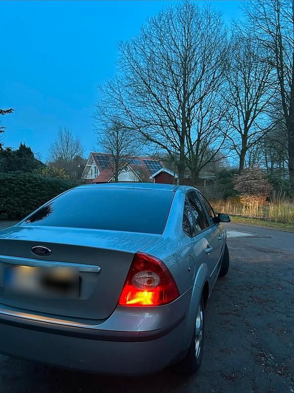 Gebraucht Ford Focus 101 PS (74 kW) 2005 Grau Limousine