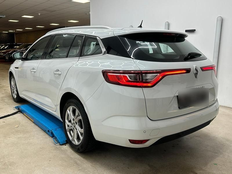 Gebraucht Renault Mégane GrandTour GT 132 PS (97 kW) 2017 Weiß Kombi