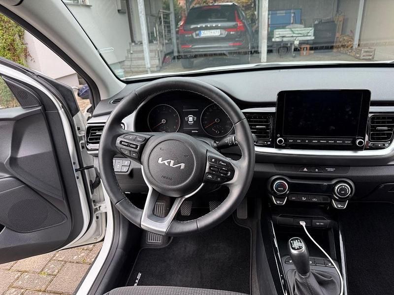Gebraucht Kia Stonic Vision 101 PS (74 kW) 2023 Weiß SUV