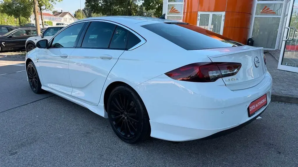 Gebraucht Opel Insignia Dynamic 165 PS (121 kW) 2018 Weiß Limousine
