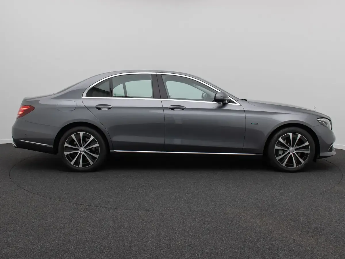 Gebraucht Mercedes E300 306 PS (225 kW) 2019 Selenitgrau Limousine