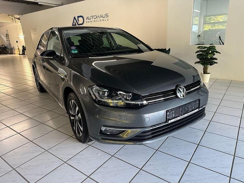 Grau Gebraucht 2019 VW Golf VII IQ Drive Limousine | 16.990 € (Fairer Preis) - Bild 1/4