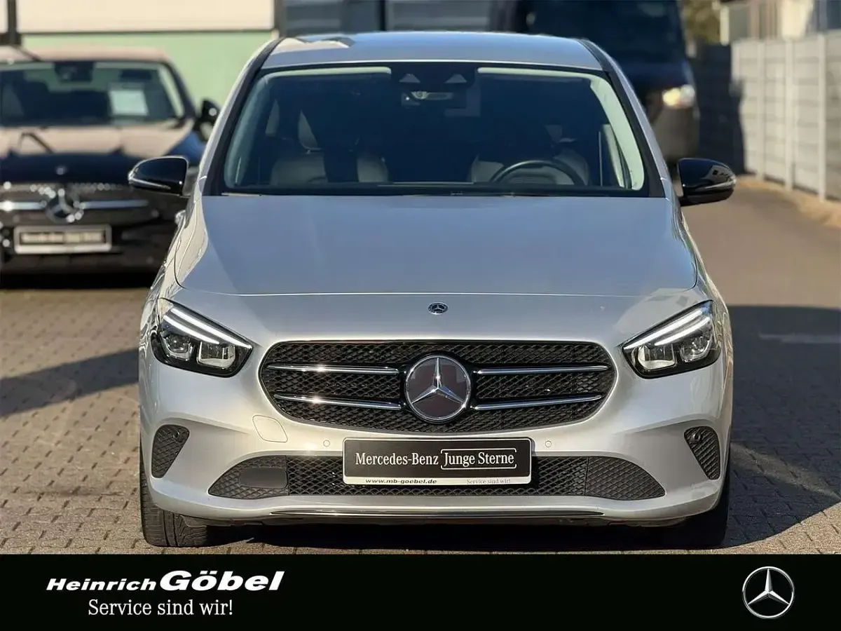 Używany Mercedes E250 Progressive 160 KM (117 kW) 2022 Srebrny Sedan/Limuzyna
