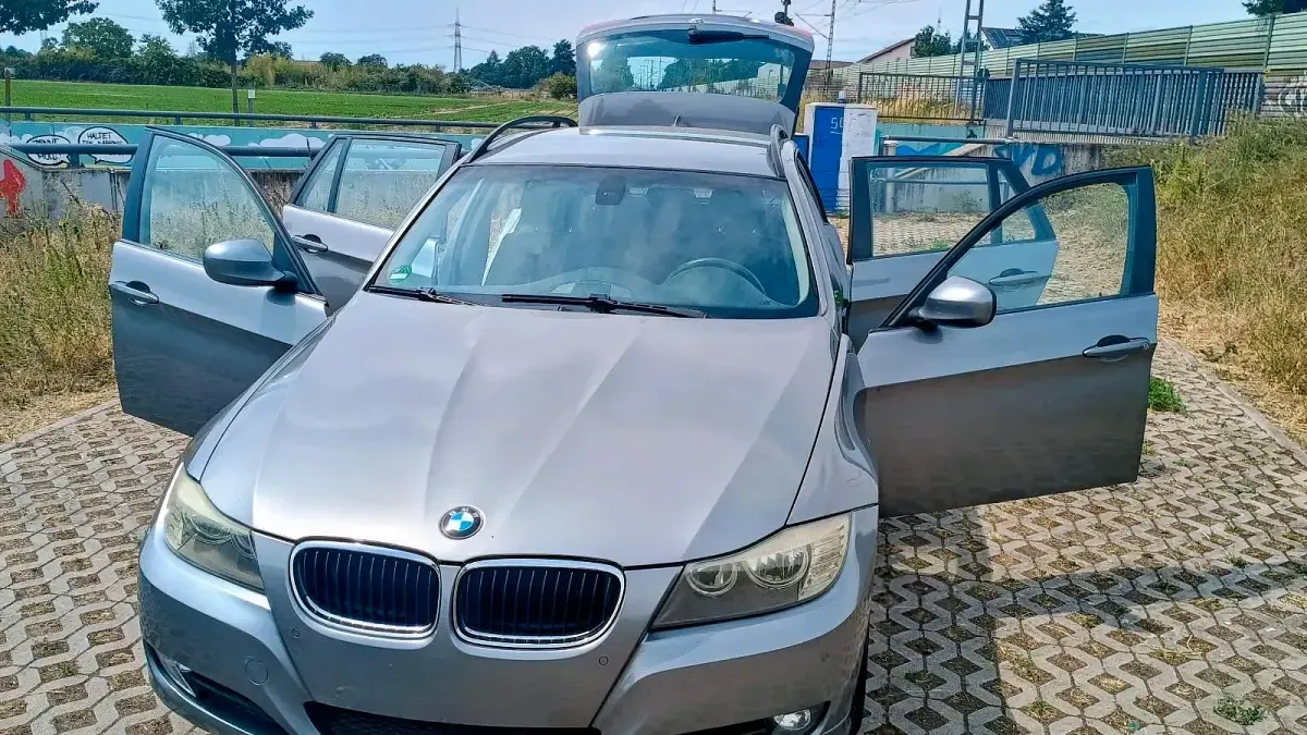 Gebraucht BMW 318 143 PS (105 kW) 2009 Grau Kombi