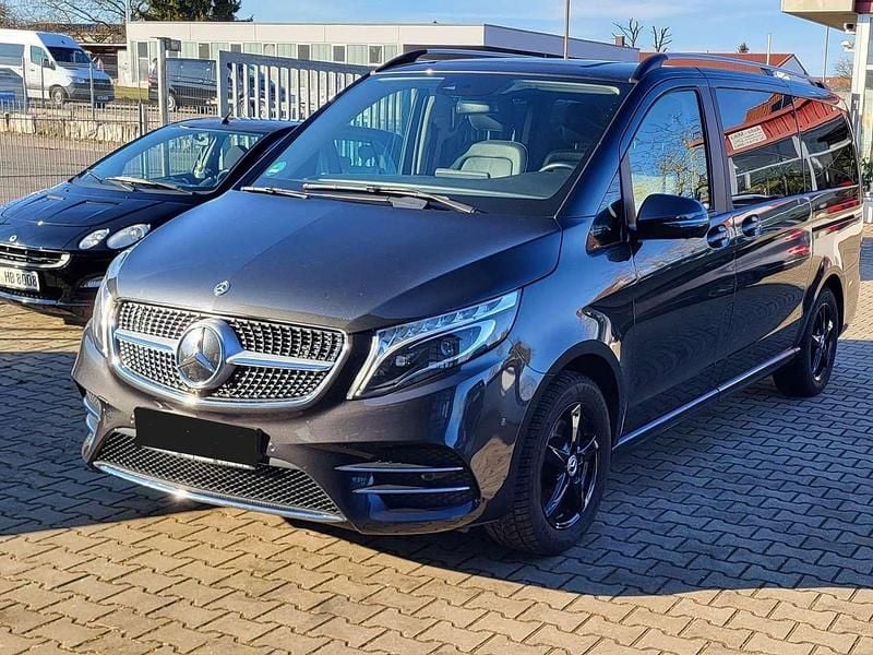 Graphitgrau metallic Gebraucht 2020 Mercedes V300 Avantgarde Edition Van / Kleinbus | 53.800 € (Guter Preis) - Bild 1/4