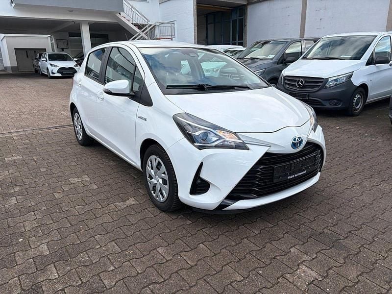 Gebraucht Toyota Yaris Hybrid Comfort 75 PS (55 kW) 2019 Weiß Kleinwagen