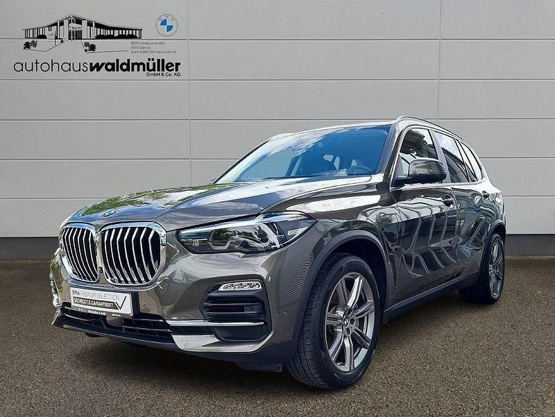 Grün Gebraucht 2021 BMW X5 Sport Line SUV | 51.900 € (Etwas zu teuer) - Bild 1/4