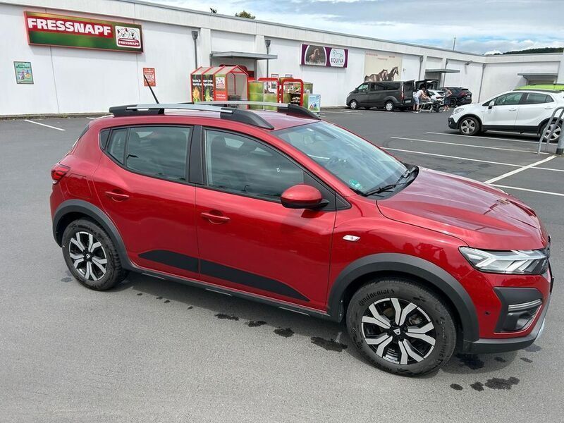 Rot Gebraucht 2022 Dacia Sandero Comfort Kleinwagen | 15.900 € (Fairer Preis) - Bild 1/4