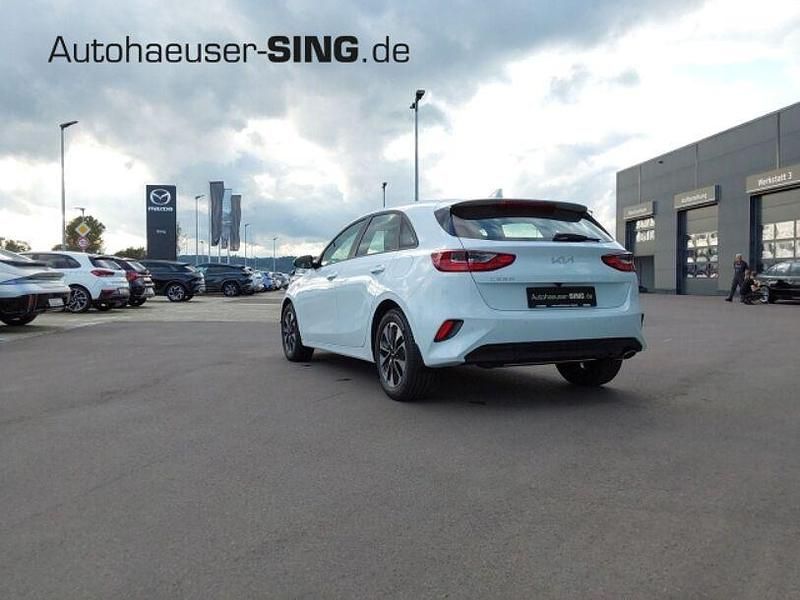 Neu Kia Ceed 101 PS (74 kW) 2025 Casa white Kleinwagen