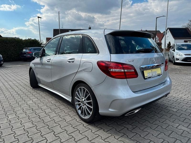 Gebraucht Mercedes B180 Style 122 PS (89 kW) 2018 Silber Van / Kleinbus