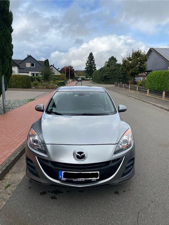 Silber Gebraucht 2011 Mazda 3 Active Plus Limousine | 6.400 € (Fairer Preis) - Bild 1/4