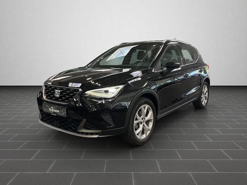 Midnight schwarz (metallic) Gebraucht 2024 Seat Arona FR SUV | 22.690 € (Fairer Preis) - Bild 1/4