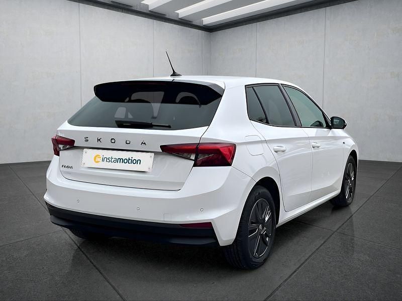 Weiß Gebraucht 2024 Skoda Fabia Kleinwagen | 20.049 € (Fairer Preis) - Bild 1/4