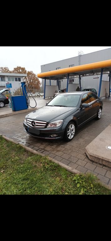 Grau Gebraucht 2009 Mercedes C200 Avantgarde Limousine | 12.000 € (Teuer) - Bild 1/4