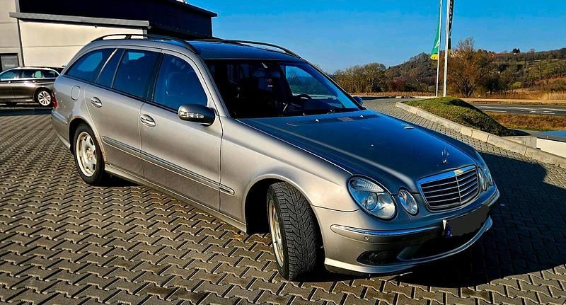 Grau Gebraucht 2003 Mercedes E320 Avantgarde Kombi | 2.200 € (Guter Preis) - Bild 1/4