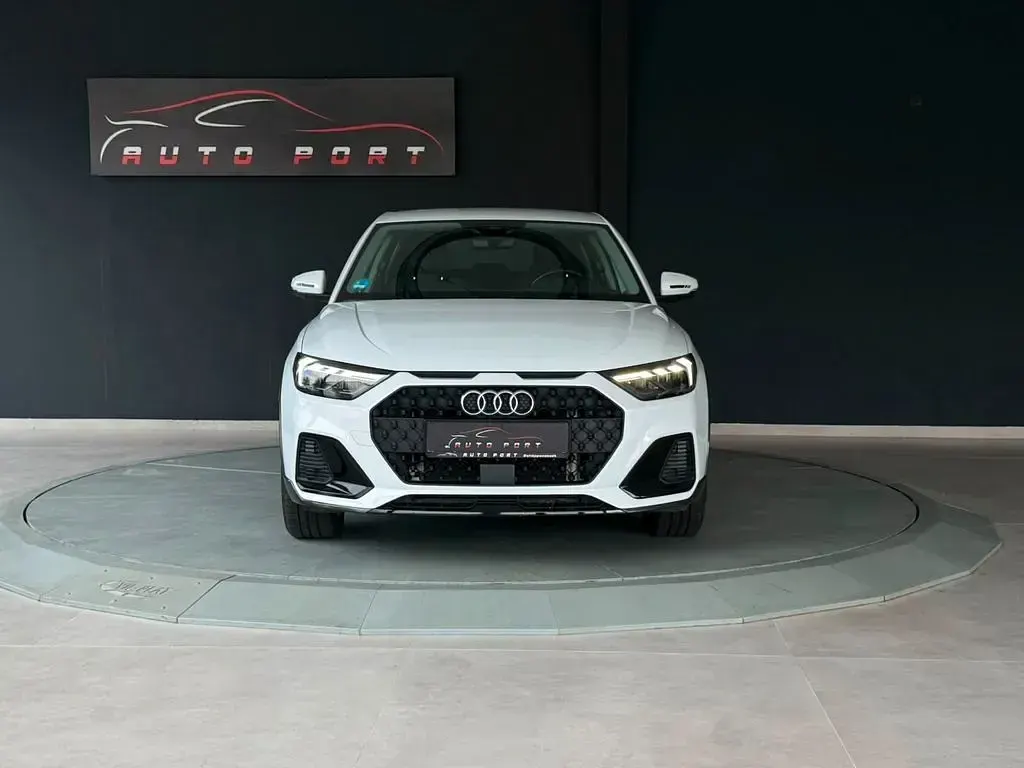 Gebraucht Audi A1 Ambiente 110 PS (80 kW) 2022 Gletscherweiss SUV