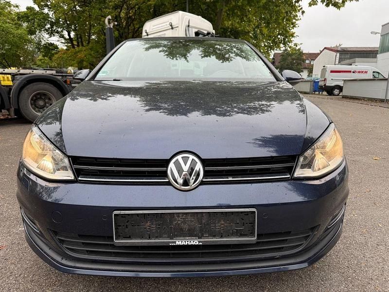 Blau Gebraucht 2015 VW Golf VII Comfortline Limousine | 9.600 € (Superpreis) - Bild 1/4