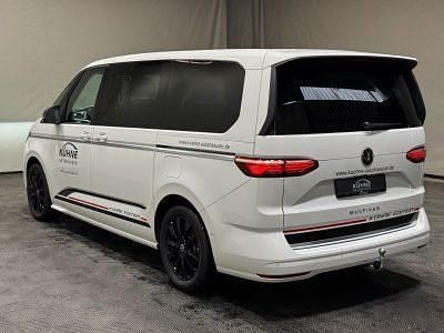 Używany VW Multivan Style 150 KM (110 kW) 2024 Srebrny Minivan