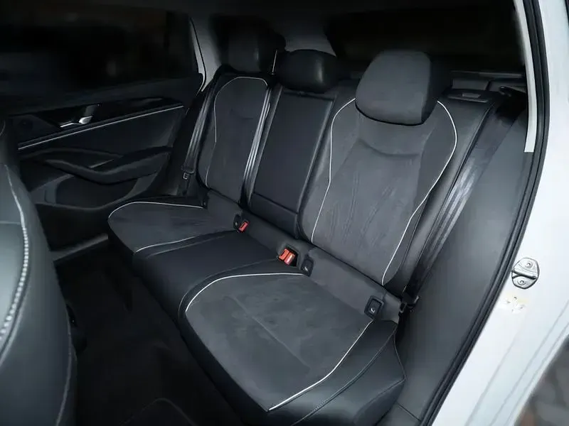 Gebraucht VW Passat 150 PS (110 kW) 2025 Weiß Kombi