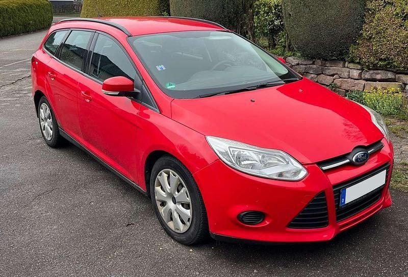 Gebraucht Ford Focus Trend 95 PS (69 kW) 2011 Rot Kombi