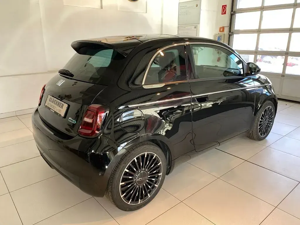 Gebraucht Fiat 500e La Prima 86 kW (118 PS) 2023 Onyx schwarz Kleinwagen