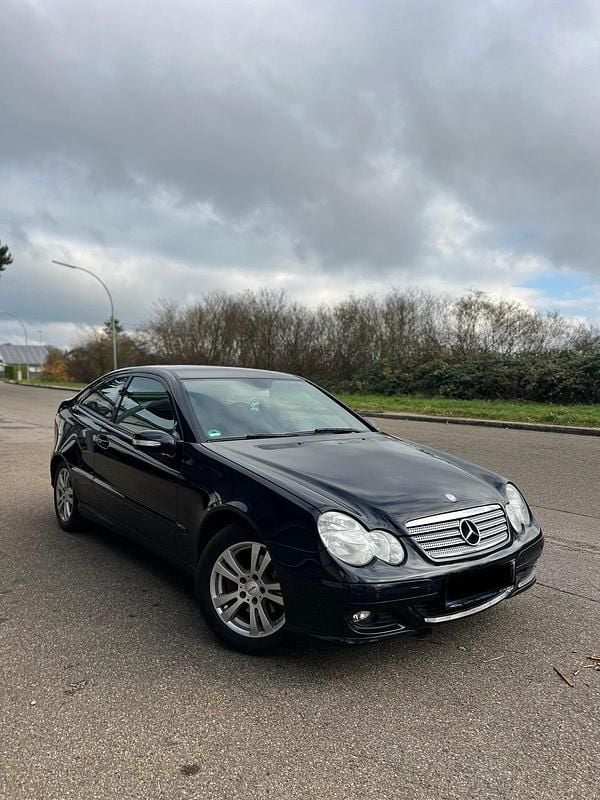 Blau Gebraucht 2006 Mercedes C160 Sport Edition Coupé | 2.200 € (Fairer Preis) - Bild 1/4