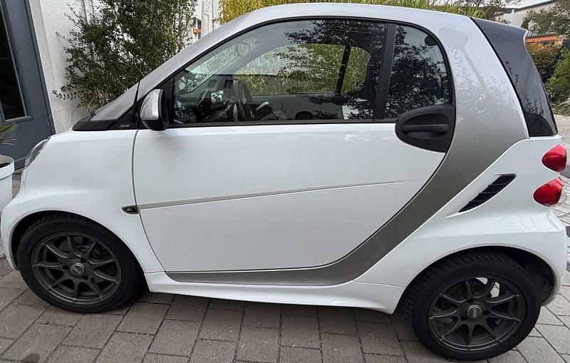 Weiß Gebraucht 2013 Smart ForTwo Coupé Passion Coupé | 6.900 € (Fairer Preis) - Bild 1/4