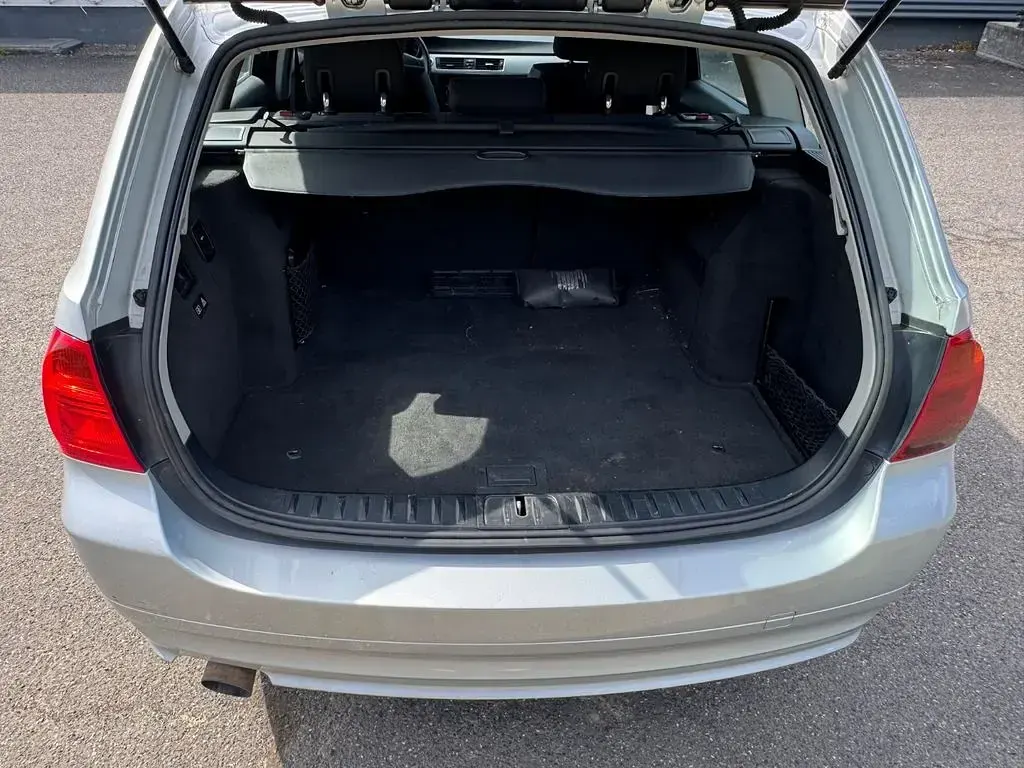 Gebraucht BMW 320 163 PS (119 kW) 2005 Silber Kombi