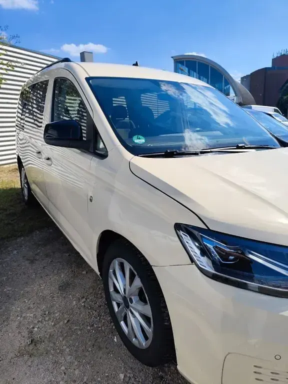 Gebraucht VW Caddy Maxi Life 122 PS (89 kW) 2022 Gelb Van / Kleinbus