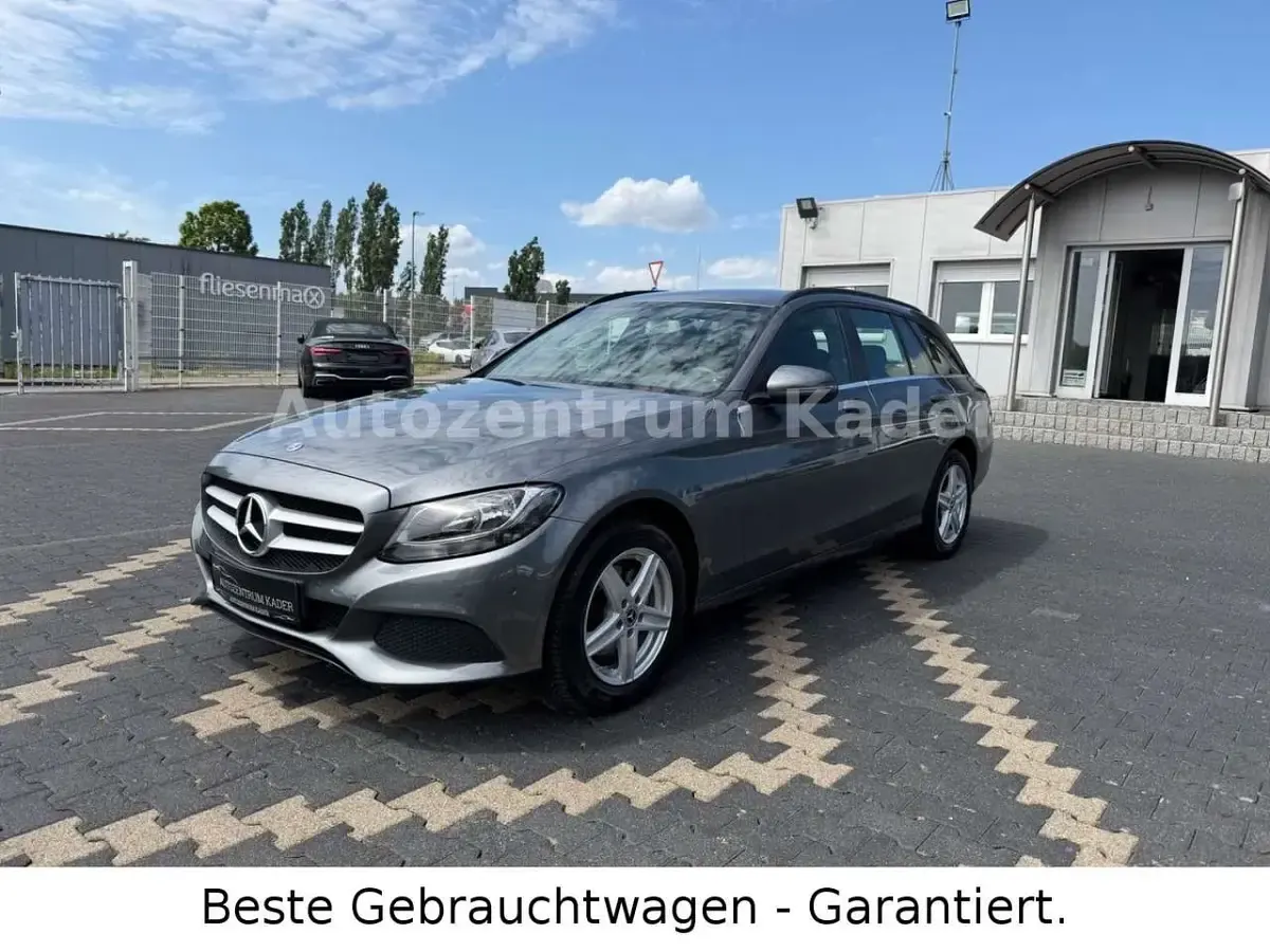 Gebraucht Mercedes C180 156 PS (114 kW) 2017 Selenitgrau Kombi