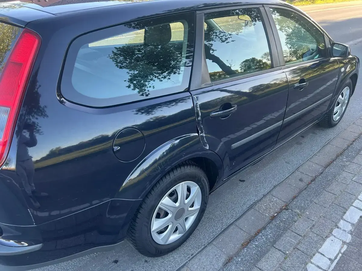Używany Ford Focus 80 KM (58 kW) 2007 Niebieski Kombi