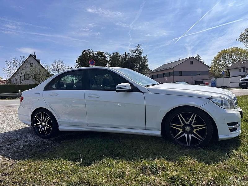 Gebraucht Mercedes C180 Edition 156 PS (114 kW) 2014 Weiß Limousine