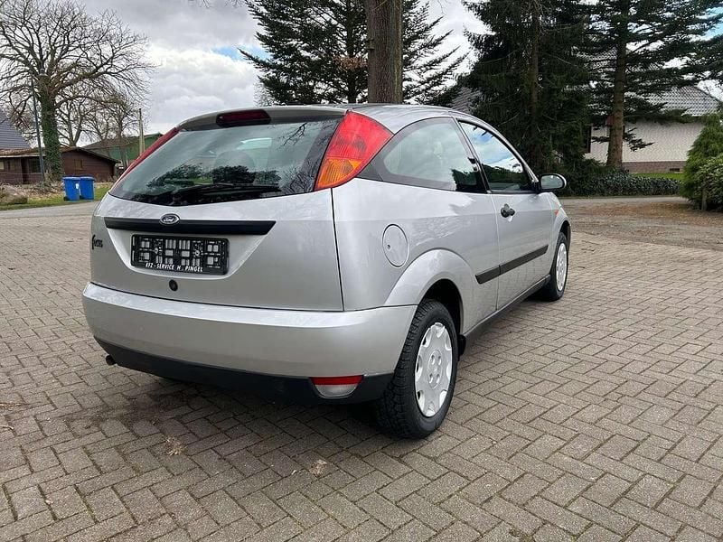 Gebraucht Ford Focus Trend 75 PS (55 kW) 2000 Silber Limousine