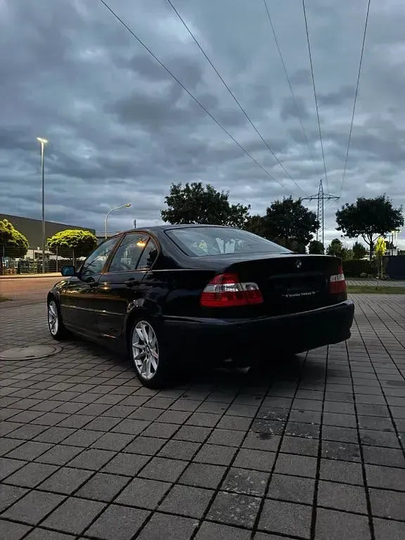 Gebraucht BMW 318 143 PS (105 kW) 2001 Schwarz Limousine