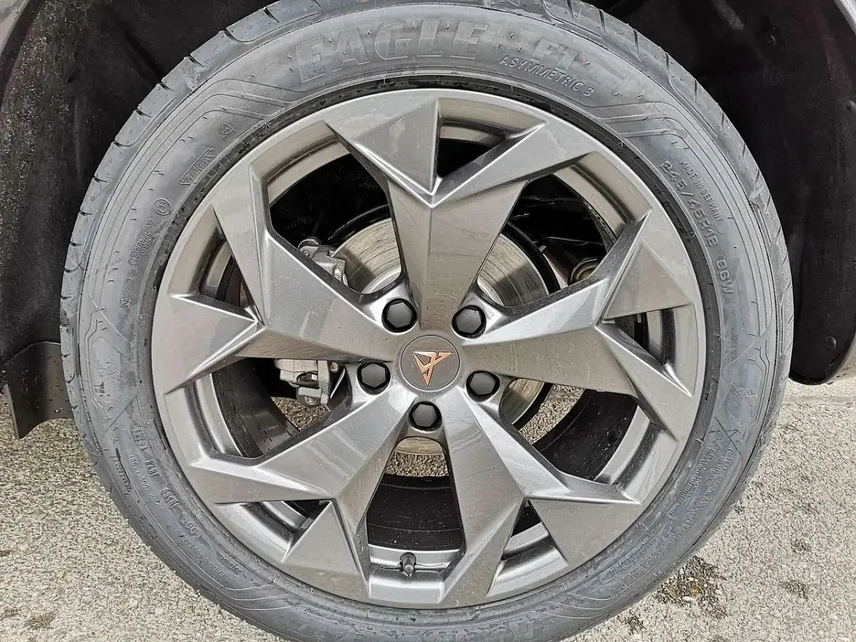 Neu Cupra Formentor 190 PS (139 kW) 2026 Magneticgrau metallic SUV