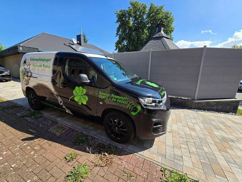 Weiß Gebraucht 2019 Citroën Berlingo Feel Van / Kleinbus | 12.950 € (Guter Preis) - Bild 1/4