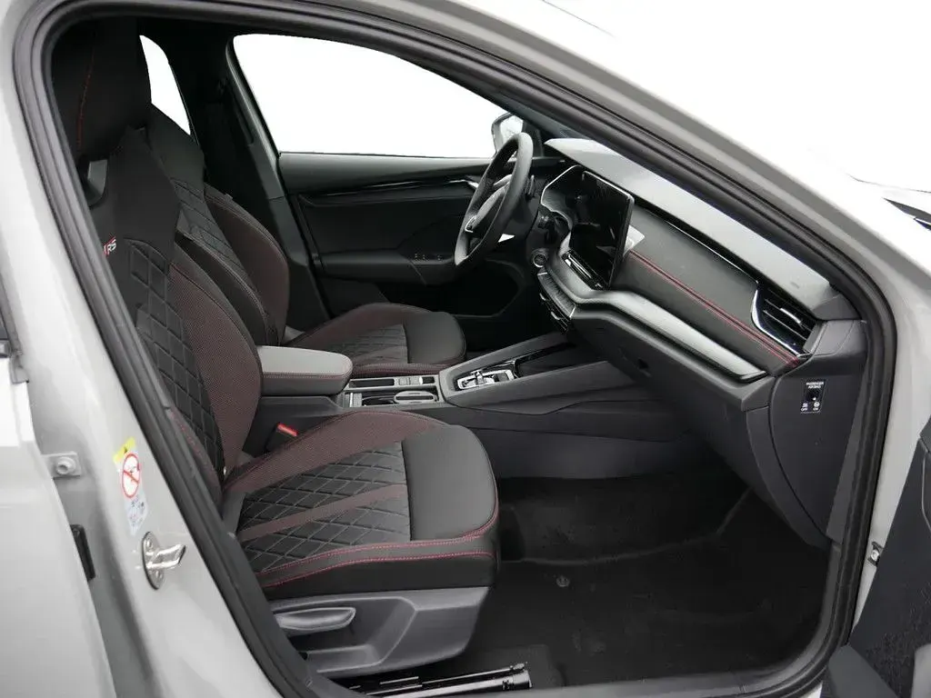 Neu Skoda Octavia RS 265 PS (194 kW) 2026 Grau Limousine
