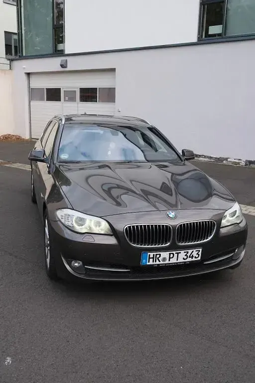 Gebraucht BMW 520 184 PS (135 kW) 2011 Braun Kombi