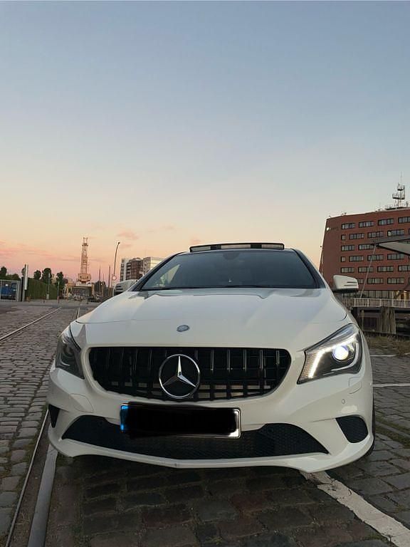 Gebraucht Mercedes CLA200 156 PS (114 kW) 2015 Weiß Limousine