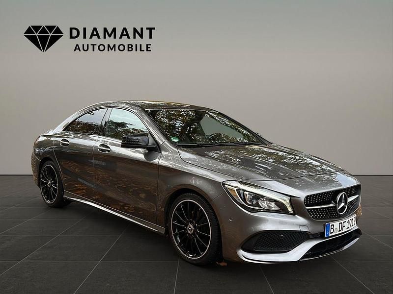 Grau Gebraucht 2018 Mercedes CLA200 AMG line Limousine | 21.990 € (Fairer Preis) - Bild 1/4