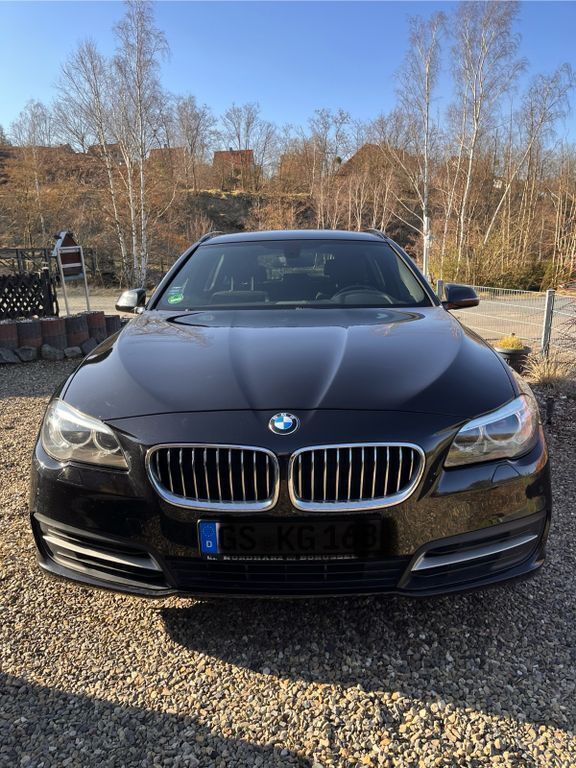 Schwarz Gebraucht 2015 BMW 520 Luxury Line Kombi | 15.990 € (Etwas zu teuer) - Bild 1/4