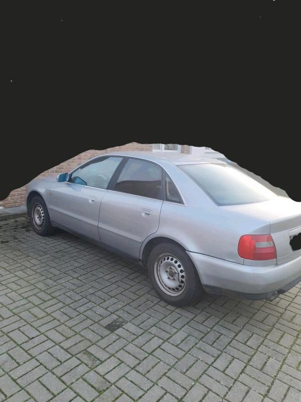 Silber Gebraucht 1998 Audi A4 Limousine | 600 € (Superpreis) - Bild 1/4
