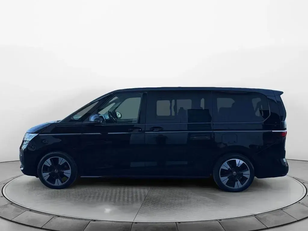 Gebraucht VW Multivan Life 150 PS (110 kW) 2025 Deep black perleffekt Van / Kleinbus